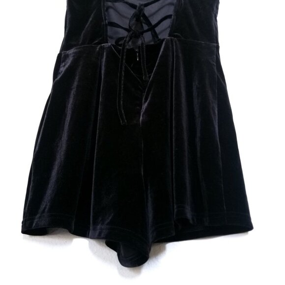 NWT Urban Outfitters UO Velvet Strap-Back Romper in Black Medium - Picture 9 of 13